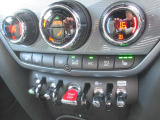 運転席・助手席にシートヒーター装備済でございます!