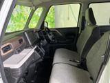 運転しやすい設計で、初心者の方でも安心です。シンプルな操作で、快適なドライブをお楽しみいただけます。視界も良好です。