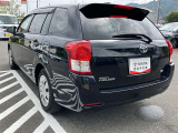 シートを外して室内をすみずみまで洗浄&消臭。ボディやタイヤはもちろん、エンジンルームまで洗浄しています。