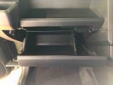 よく使うものが手を伸ばせばすぐ届く、機能面で充実した収納。