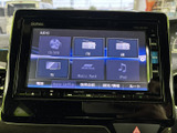 高音質なサウンドを楽しめるオーディオシステム。お好みの音楽を再生して、ドライブを盛り上げましょう。豊富な機能で快適なカーライフを演出します。