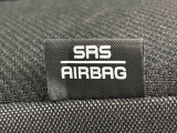 車両側方からの衝撃を緩和するSRSサイドエアバッグ(運転席/助手席)が付いてます