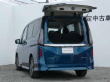 荷室へアクセスしやすいガラスハッチ!リアゲートを開けなくても荷室に手が届きます。