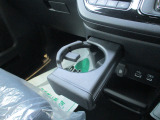 運転席と助手席の間にもう一つ!