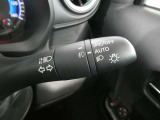 トンネル入ればライトON&rArr;抜ければOFFになる便利なオートライトを装備!!トンネルの多い高速道路の走行も楽々♪