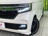 【LEDヘッドライト】悪天候や夜間走行時も良好な視界を確保し安心して運転できる高輝度LEDヘッドライトを装備!点灯速度が早く、消費電力も抑えられています。