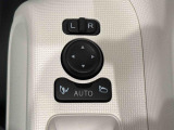 キーフリー連動で施錠時に格納します。降車の直前まで後方確認ができ、閉じ忘れも防げます。