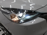 LEDヘッドライト装備!明るい白色光で夜間走行時の高い視認性を確保し、LEDならではの省電力化で低燃費にも貢献しています。