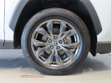純正のアルミホイール装着車です。タイヤサイズは225/60R18です。