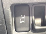 【パワースライドドア】スマートキーや運転席のスイッチでスライドドアの開閉が可能♪電動だから力を入れてドアを開ける必要が無く、小さいお子様でも、重い荷物を持っている時もラクに開け閉めできます♪