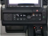 フルオートエアコン装備です!温度を決めれば、あとは機械が自動で風量などを調整してくれます。