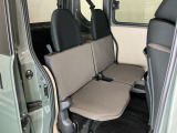 ダイブダウンできるリヤシートは簡単に荷室を広げることができます