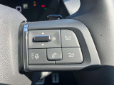 音量調整やハンズフリーで電話も可能です。