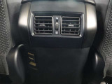 左右独立温度コントロールフルオートエアコンです。運転席、助手席それぞれで独立して温度設定ができます。冷え性の方が乗っても安心ですね♪