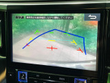 【バックカメラ】駐車時に後方がリアルタイム映像で確認できます。大型商業施設や立体駐車場での駐車時や、夜間のバック時に大活躍!運転スキルに関わらず、今や必須となった装備のひとつです!