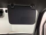 日差しをカットするサンバイザーでもついてます。