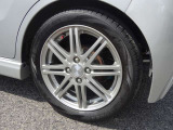 イデアル製フルタップ車高調でローダウンし、アルミは社外15インチに変更しました。足元もお洒落に決まっています!車高調ですので任意で車高調整可能です!!タイヤの残量もあります!