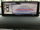 360&deg;ビューモニターでは前後左右4つのカメラ映像をさまざまな走行状況に応じて切り替えてセンターディスプレイに表示することで、駐車時や狭い道でのすれ違い時、見通しの悪い交差点進入時でも安心感を高めます