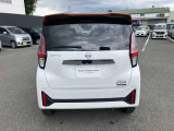 後部座席はプライバシーガラスとなっています。座っている人や置いてある荷物が見えにくくなっているのでプライバシーの確保が出来ます。ぜひ見て確認してみて下さい