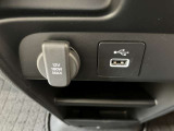 USB端子と12Vの端子が付いておりますのでお車でのお出かけに困りません。