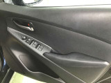 運転席ドア内装とパワーウィンドウスイッチ