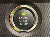電子カードキーを携帯していれば、ボタンを押すだけでエンジンの始動がスマートに行えます。