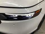 【LEDヘッドライト】点灯した瞬間のクリーンな白さが、今の車らしい清潔感を感じさせてくれます。明るさだけでなく、寿命や省エネ性能も優秀。長く乗る一台だからこそ、こだわわりたい方に最適です。