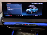 【ⅰドライブナビゲーション】文字情報も鮮明に表示する高解像度カラーディスプレイを採用。視認性に優れた地図デザインと特徴的な建造物を目印にした描写表示で現在位置を把握できます。地図データの更新も可能です