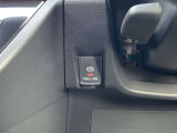 パーキングブレーキは信号待ちなどでブレーキペダルを踏んで停車した後、ブレーキペダルから足を離しても車がそのまま停止状態を維持できるオートホールド機能付き!