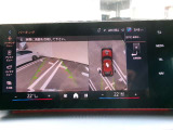 バック駐車する際に便利なバックカメラを搭載しています。360度確認でき、障害物はもちろんのこと、子供が突然出てきても確認できる便利な機能です。