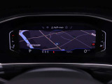 【トラベルアシスト】車間距離と車速を設定するだけで前車に追従。アクセルやブレーキ、ハンドル操作もサポートしてくれるので長距離運転もラクラクです。