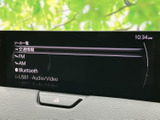 お好みの音楽を存分に楽しめます。Bluetooth接続にも対応し、スマートフォンや音楽プレーヤーとの連携も簡単です。ドライブのお供に最適です。