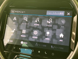 スタイリッシュなデザインのナビゲーションシステム。地図やオーディオ操作をシンプルに行なえます。目的地設定もスムーズに行えます。