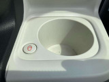 ホットドリンクをちょうど良い温度でキープしてくれる保温機能付きのホッとカップホルダーです。