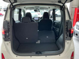 リヤシートは5:5の分割可倒式を採用しておりますので、乗車人数やお荷物の量に合わせてシートアレンジが可能です。
