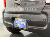 【後退時ブレーキサポート】リヤバンパーに4つの超音波センサーを内蔵し、車両後方にある障害物を検知。透明なガラスなども検知でき、コンビニの駐車場などでの衝突回避をサポートします。