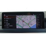 クルマの頭脳ともいえる、管理システム、iDrive。ナビだけではなく、オーディオ操作や車両情報の表示などをコントロールできます。便利さと安全性の向上にも繋がっています。