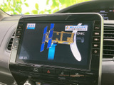 停車時にTV視聴が可能なため、お子様連れのご家族でも後部座席で快適にお過ごしいただけます。移動時間を有効活用できる便利な機能です。