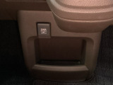 車内で便利な電源供給。【アクセサリーソケット】で、スマートに充電!