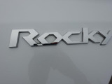 バックドアに車名のエンブレム等があります!