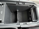 センターコンソール内にUSBタイプC2口とHDMIがあります
