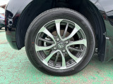 純正アルミホイール付いてます!車の軽量化に繋がることは勿論、見た目の印象が違いますよね♪