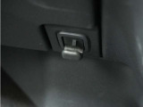 ◆コンビ二フック◆ちょっとした買い物の袋を吊り下げたり、ゴミ袋を吊り下げられるコンビニフックがあり車内を転がらず便利です!