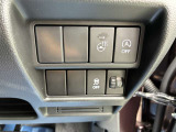 運転席回りの各種操作部となります。ご不明な装置などございましたらお気軽にお尋ねください。