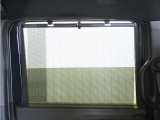 【ロールサンシェード】日差しを和らげ、プライバシー保護にも役立ちます。