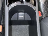 12V120Wシガーソケットが付いています。
