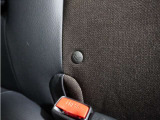 ◆ISOFIX◆シートベルトいらずでチャイルドシートと固定金具を連結するだけでがっちり固定できます。