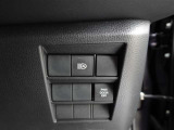 オートマチックハイビームとは、先行車や対向車のライトを認識し、ハイビームとロービームを自動で切り替える機能です。夜道の視界を確保します。詳細は販売店スタッフまでおたずねください。