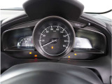 【明るく見やすいメーター】視認性が良く明るく見やすいメーター。運転者にとって見やすいメーターは運転していても疲れないですよね。