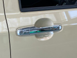 品質へのこだわり!フロアマットやシートなど車内をキレイに清掃し、ニオイや汚れなどを徹底的にクリーニングしてもらっております。室内はピカピカです☆